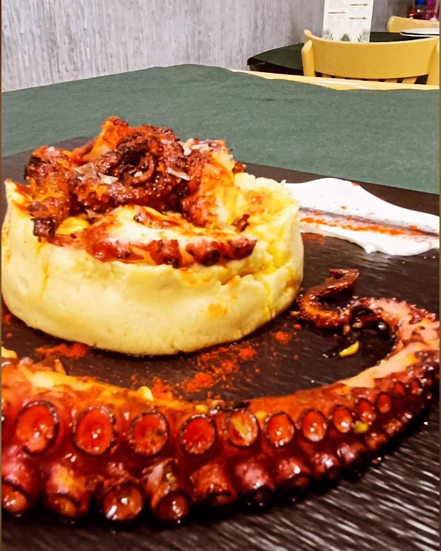 Pulpo a la plancha servido en La Faltriquera
